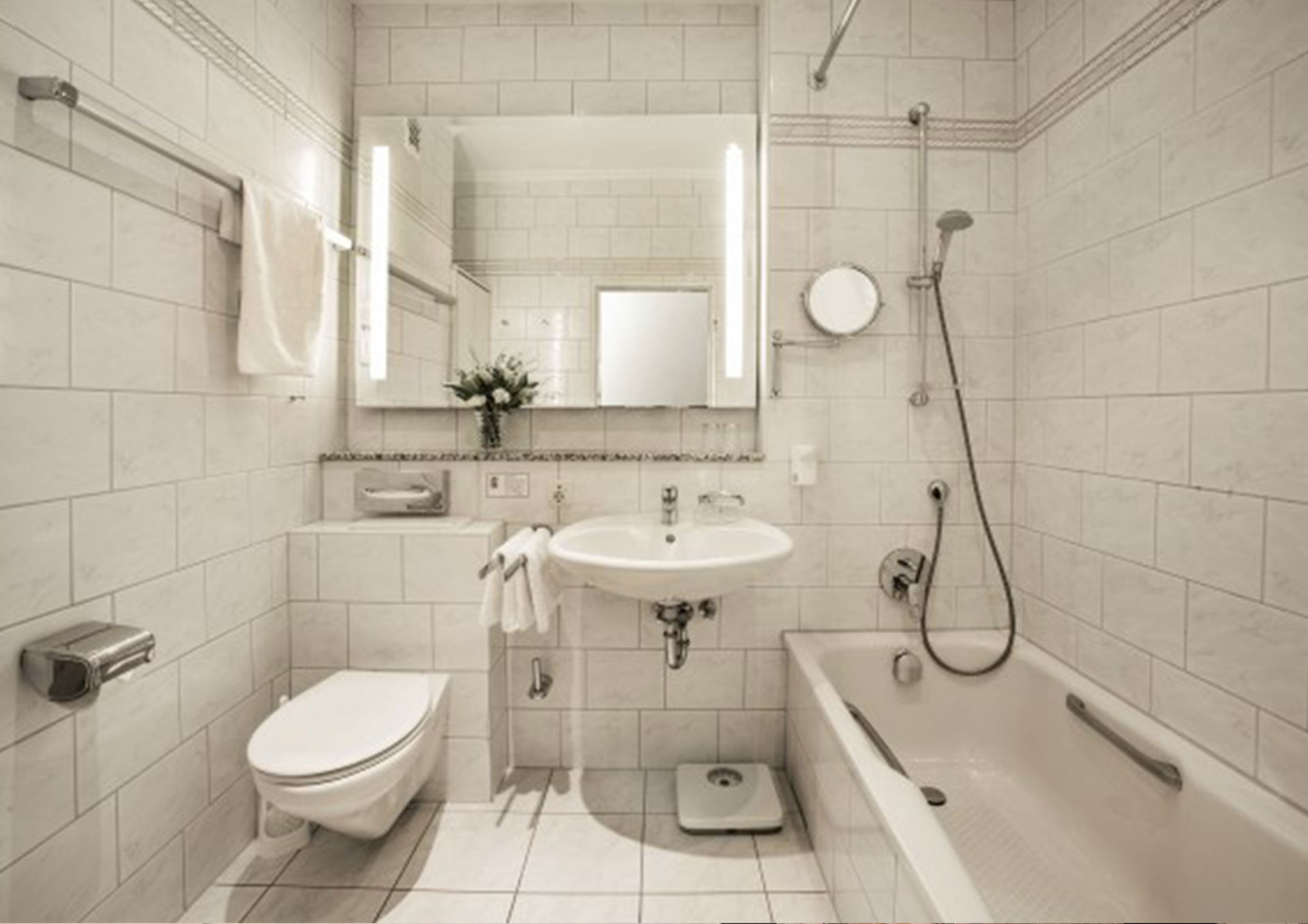 strandhotel_monbijou_doppelzimmer_landseite_bad_1-2_30m2