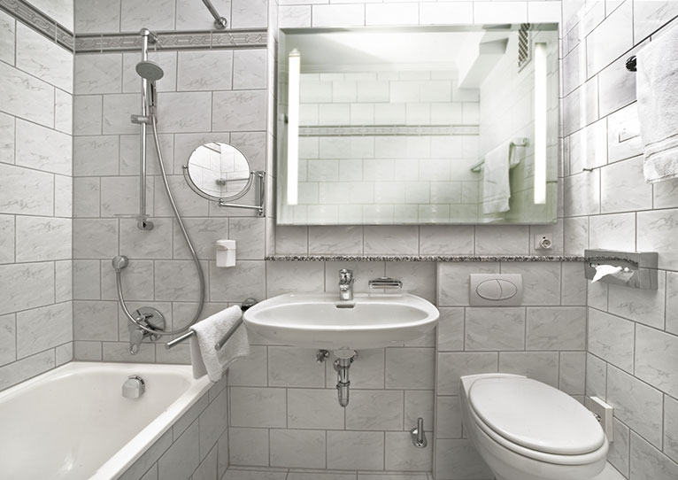 strandhotel_monbijou_einzelzimmer_landseite_bad_22m2