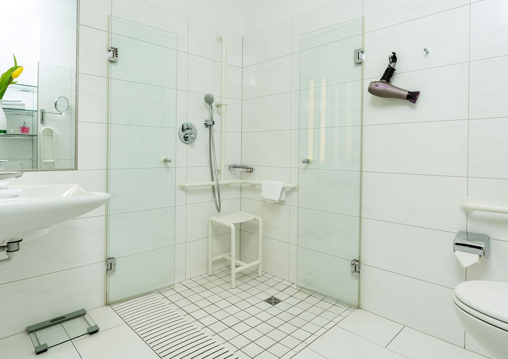 strandhotel_monbijou_doppelzimmer_bad_landseite_1