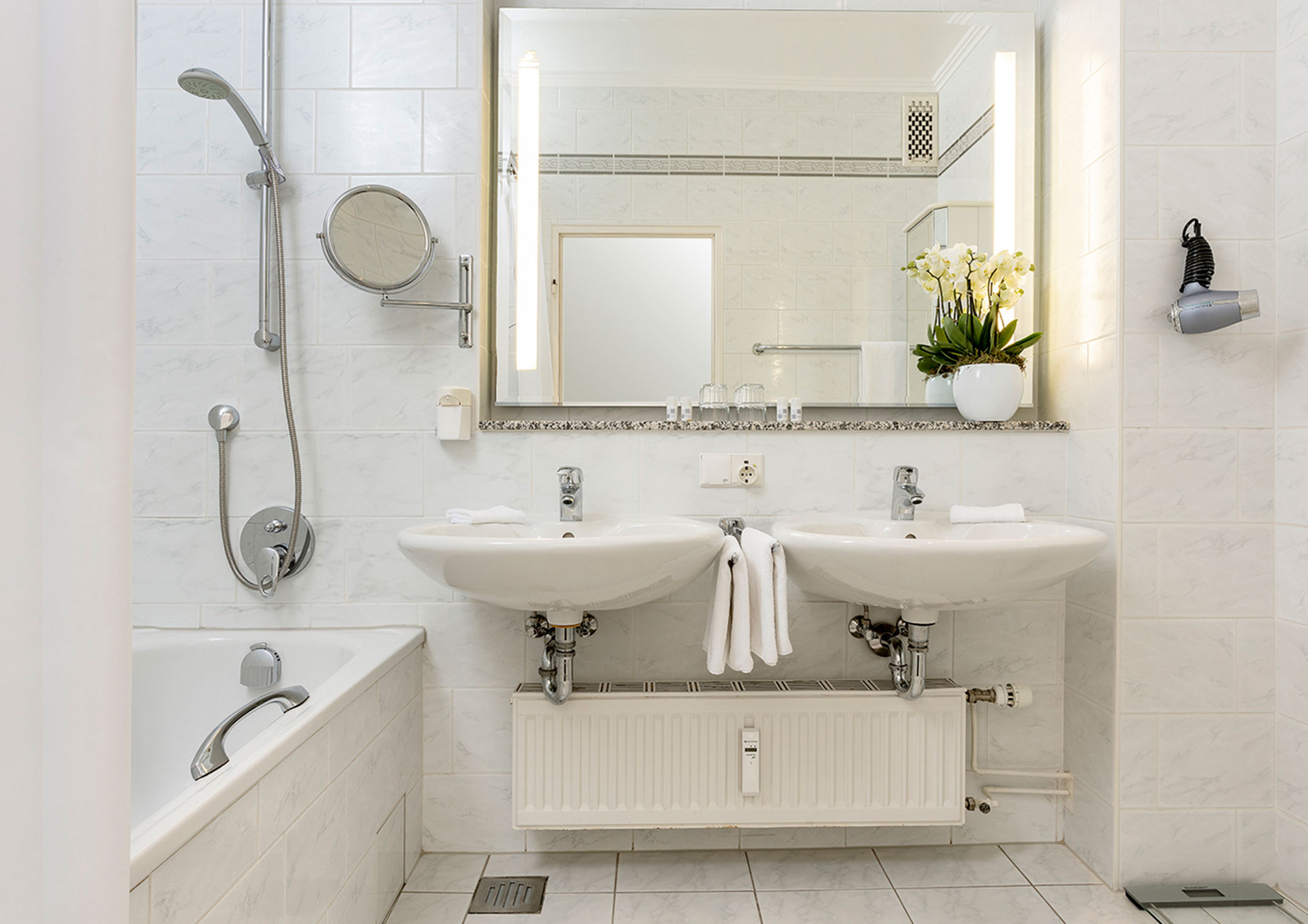 strandhotel_monbijou_traumdoppelzimmer_bad_seeblick_1